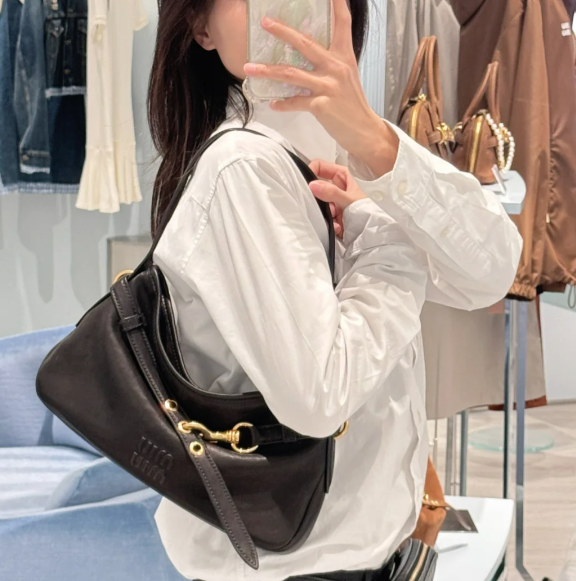 Aventure 中号黑色包