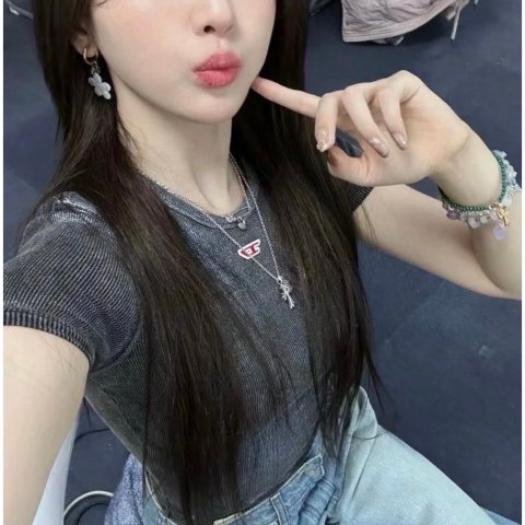 T BUNNY TAIL 灰色T恤