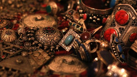  巴黎十六区再发入室劫案！中国籍富商议员遭劫，价值700万欧元珠宝被抢