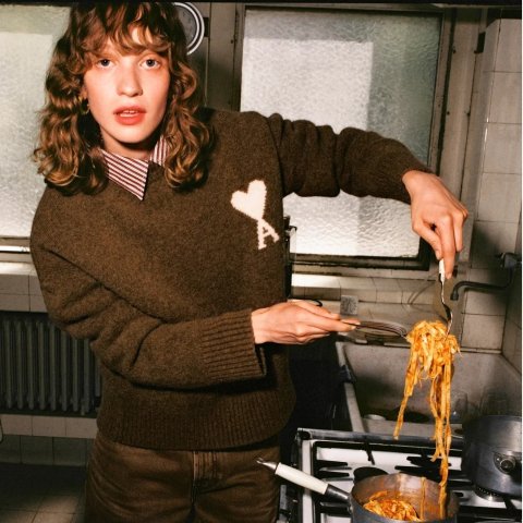 25款榛子色棕色羊驼毛圆领毛衣