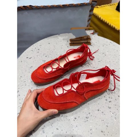 红色女士芭蕾运动鞋