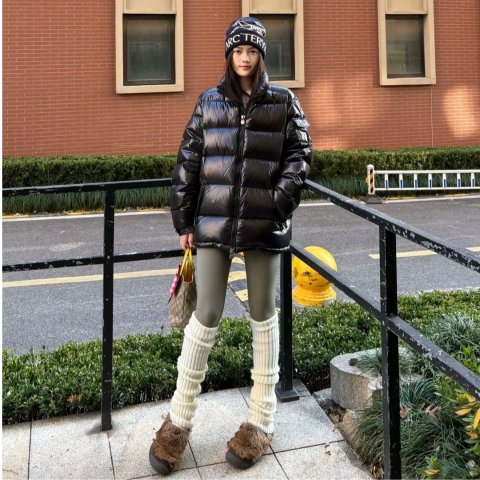 Moncler短款羽绒服