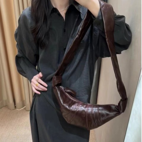 Lemaire超百搭!小号涂层牛角包