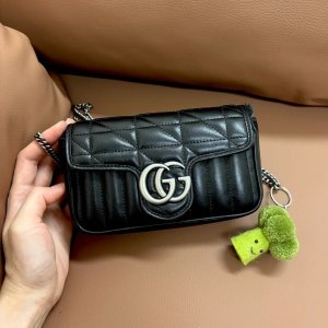 直接8折！GG链条包€1040