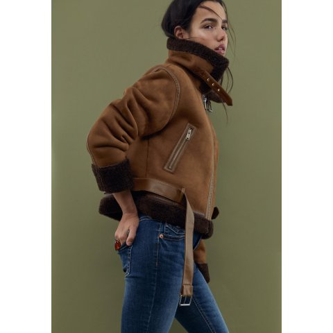 短款可翻面夹克