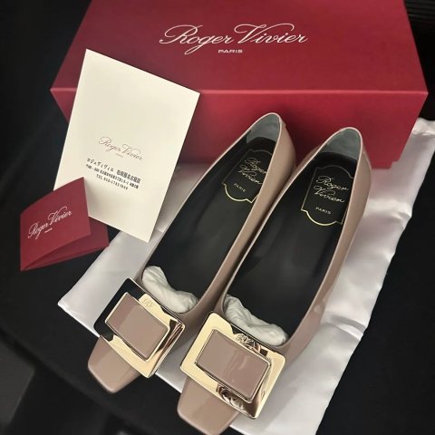 Roger Vivier经典裸色中跟鞋Belle Vivier 漆皮高跟鞋