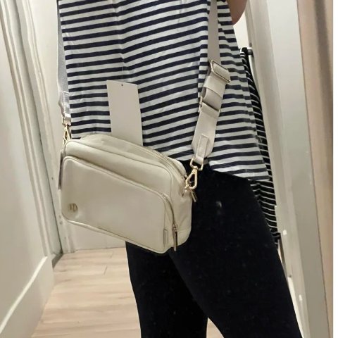 Everywhere Crossbody 斜挎包