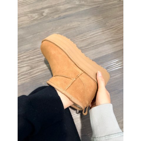 UGG Mini 厚底短靴 栗子色