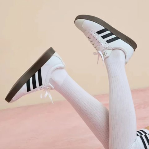 VL Court Base 休闲鞋