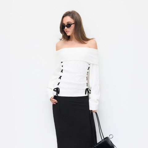  针织斜领蝴蝶结上衣