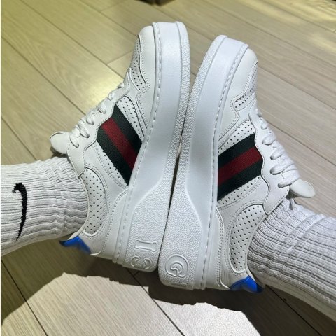 厚底白色运动鞋