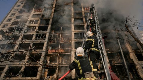 柏林20层高楼深夜大火！9个月大男婴不幸身亡，母子命悬一线