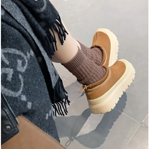 UGGUGG Tasman 棕色鞋