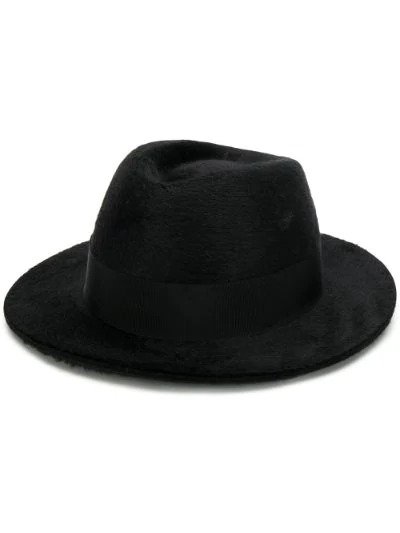 黑色帽子