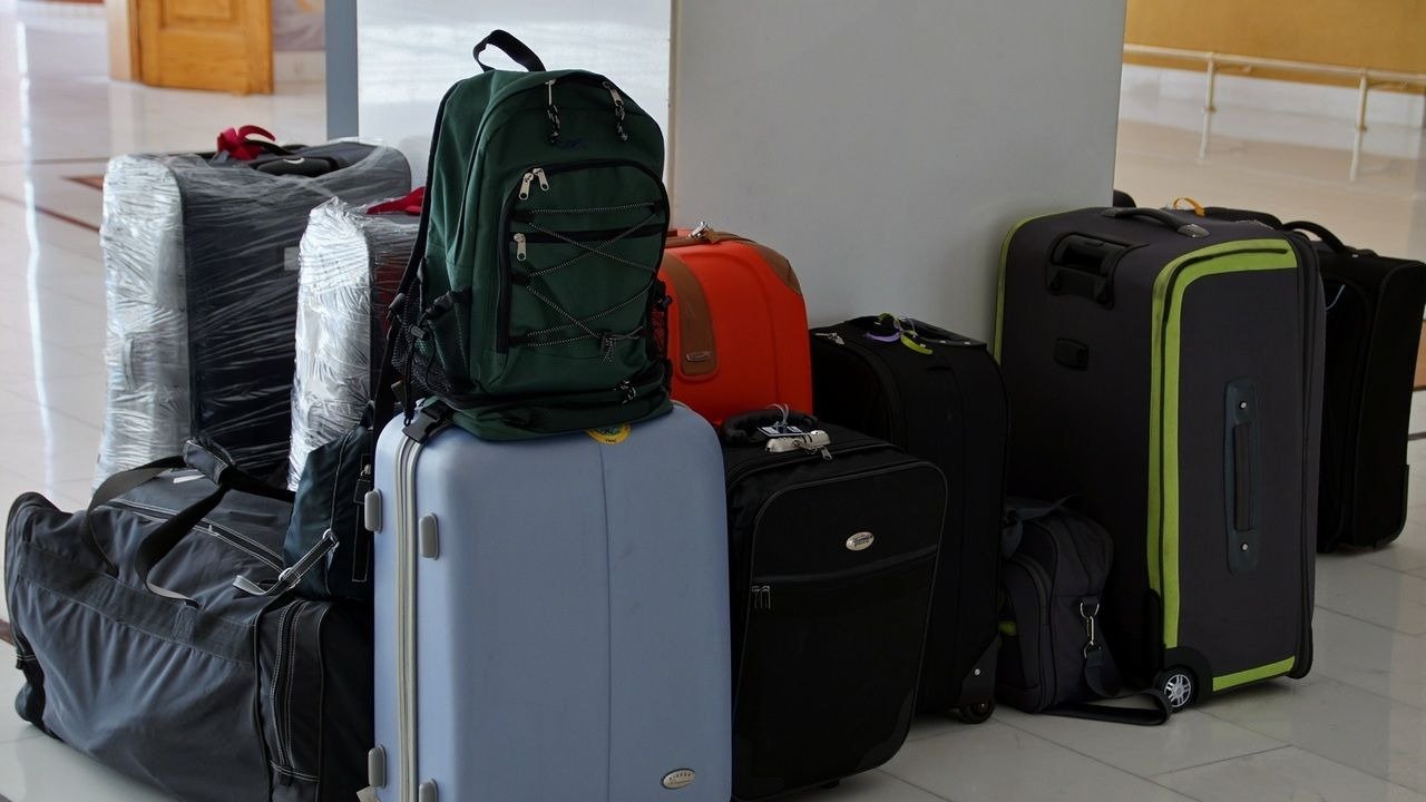 华人女子分享经济舱免费托运行李窍门，赶快学起来！