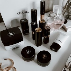Chanel 彩妆护肤品热卖 新款黑蛋护手霜、5号香水等都有货