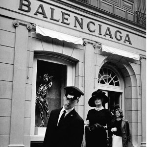 Balenciaga 新款也能打折收 老爹鞋、沙漏包都在
