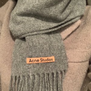 限今天：Acne Studios 八月大促 Logo围巾、小卡包、手提包