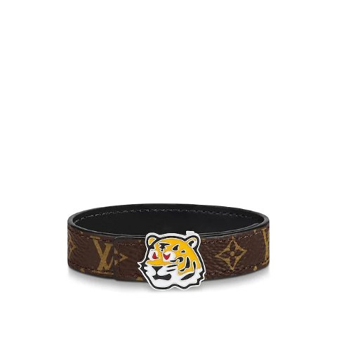 Louis Vuitton 虎年好物封面Nigo零钱包$1020 虎头领带$290 老花