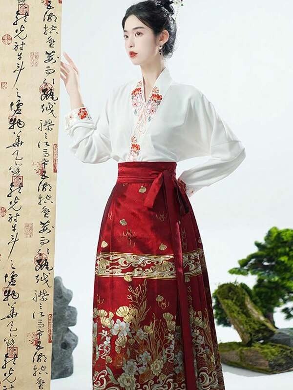中国红马面裙