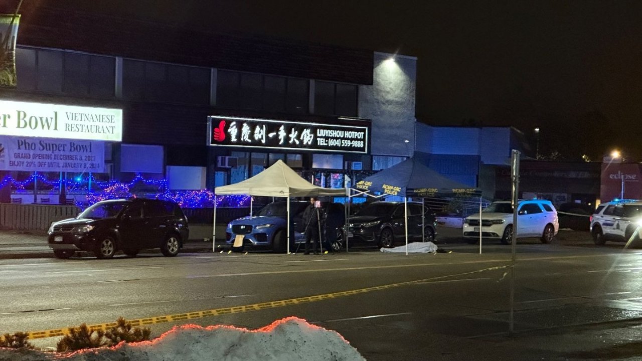 知名火锅店门前突发致命枪击事件，一名男子当场死亡！