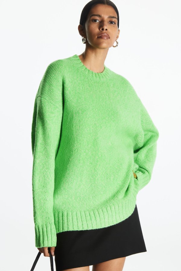 绿色羊绒毛衣 