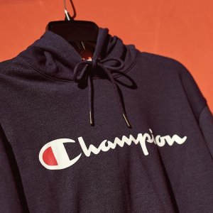 Champion 官网大促 收经典小logo卫衣、托特包等 羽绒服€67.5