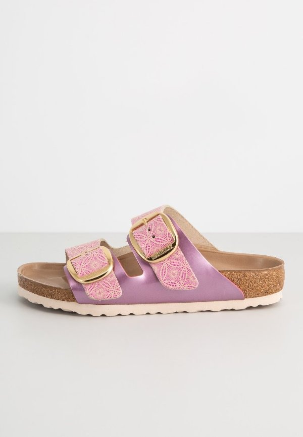 紫粉色拖鞋