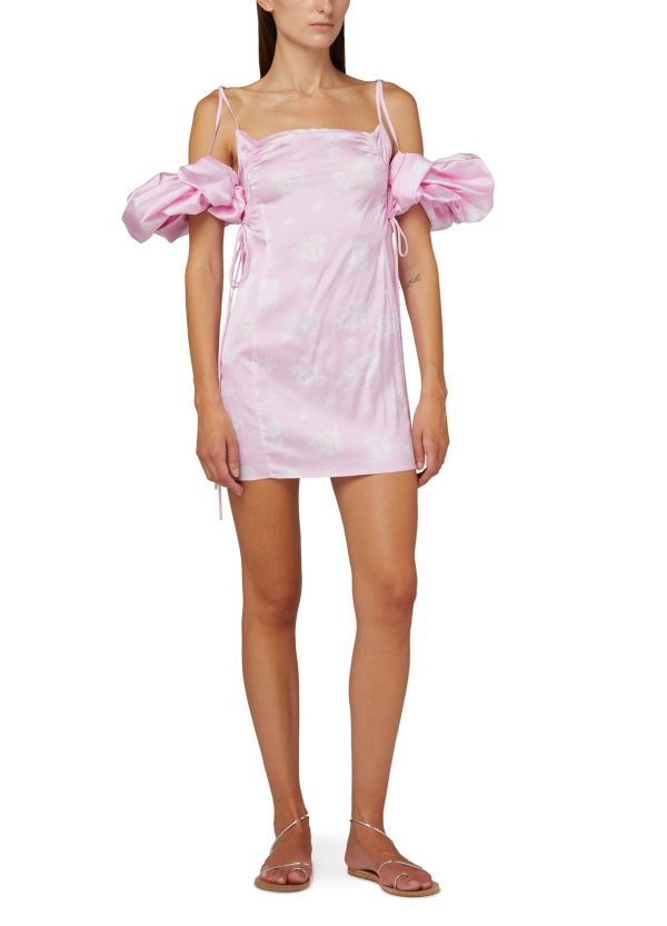 粉色吊带泡泡袖连衣裙