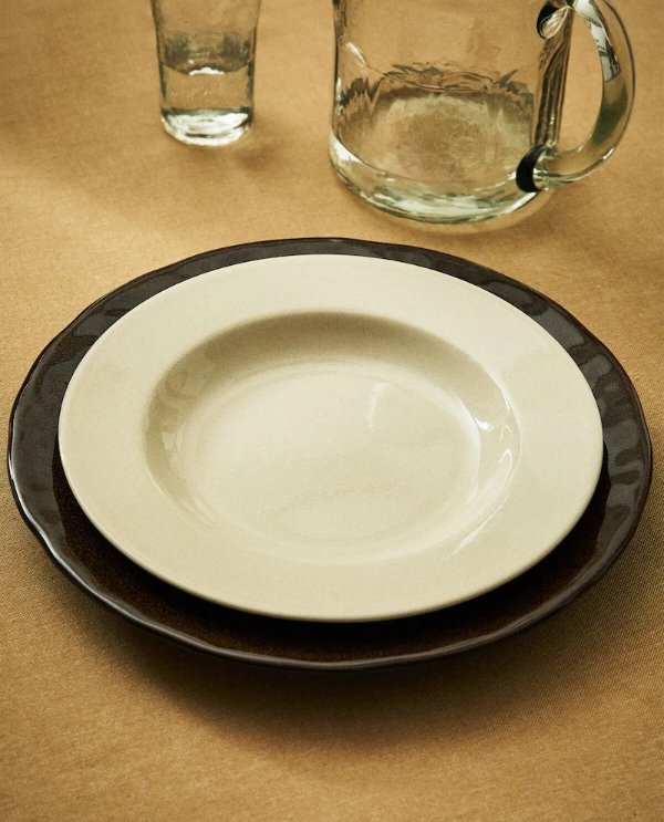 纯白陶瓷汤盘