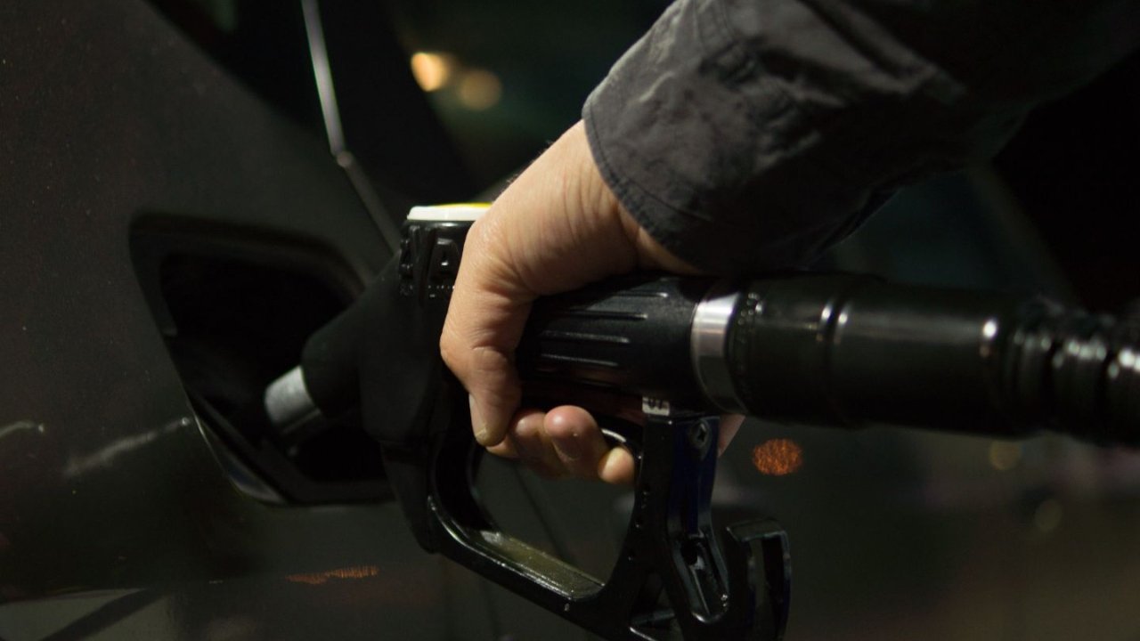 汽油大涨价，家庭平均多花$1157！联邦新燃料法规7月生效，加拿大进入碳税2.0时代！