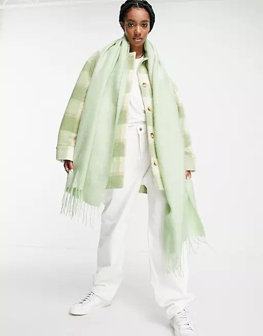 奶绿色围巾