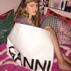 Ganni 丹麦小众美衣、鞋包闪促 入公主泡泡袖