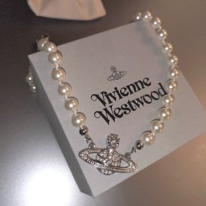 Vivienne Westwood饰品上新 爆款珍珠系列开卖 甜酷女孩Get