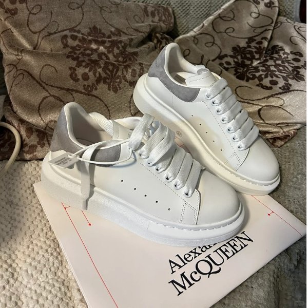 Alexander McQueen 小白鞋
