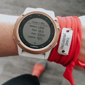 Garmin 智能手表 健身监控 GPS导航 位置追踪 $199收薰衣草紫