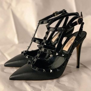 Valentino 时尚icon人手一双的铆钉美鞋