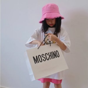 降价：Moschino大童区 夏日甜味儿时髦 logo卫衣$193(官成人$540)