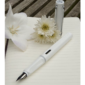 听说少女都爱这个颜色啊 LAMY 白色Safari F笔尖钢笔