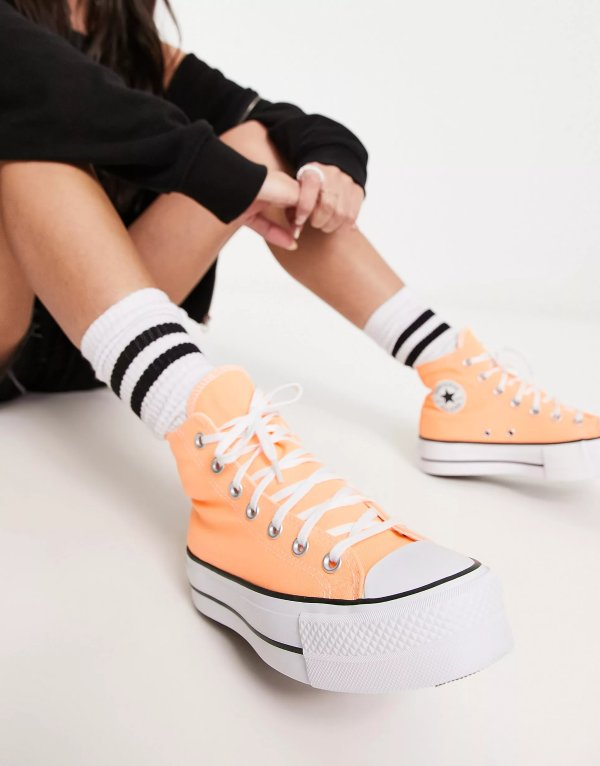 Chuck Taylor All Star 帆布鞋