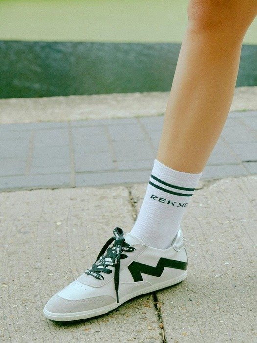 运动鞋