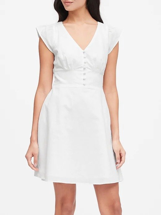 白色v领连衣裙