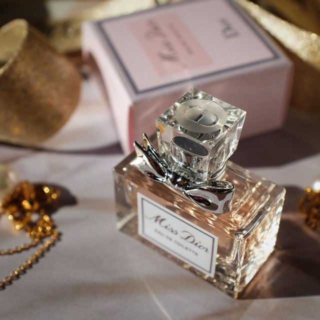 3日間限定値下げ中‼️Miss Dior Eau de Parfum Amazon.co.jp: クリスチャンディオール ミスディオール EDP