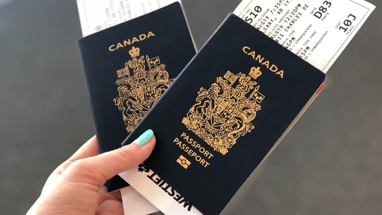 中国民警发现一女子入籍加拿大之后保留双重国籍，注销了其中国户籍