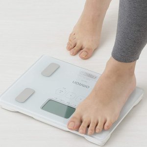 欧姆龙体脂秤 宅家健康管家 能测内脏脂肪 记录全家身体数据
