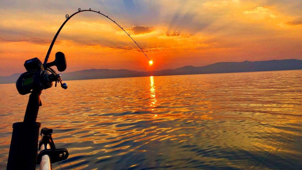 安省钓鱼攻略 - 全年钓鲑鱼、鳟鱼、鲈鱼、梭子鱼最佳时间，多伦多附近钓鱼地点推荐