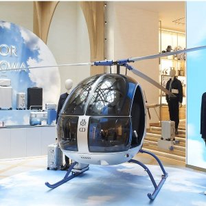 Dior玩跨界，直升飞机了解一下？