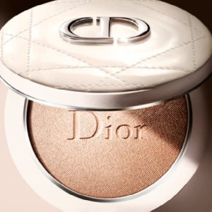 上新：Dior 爆款新品白皮革高光饼 颜值满分 好看就完事了！