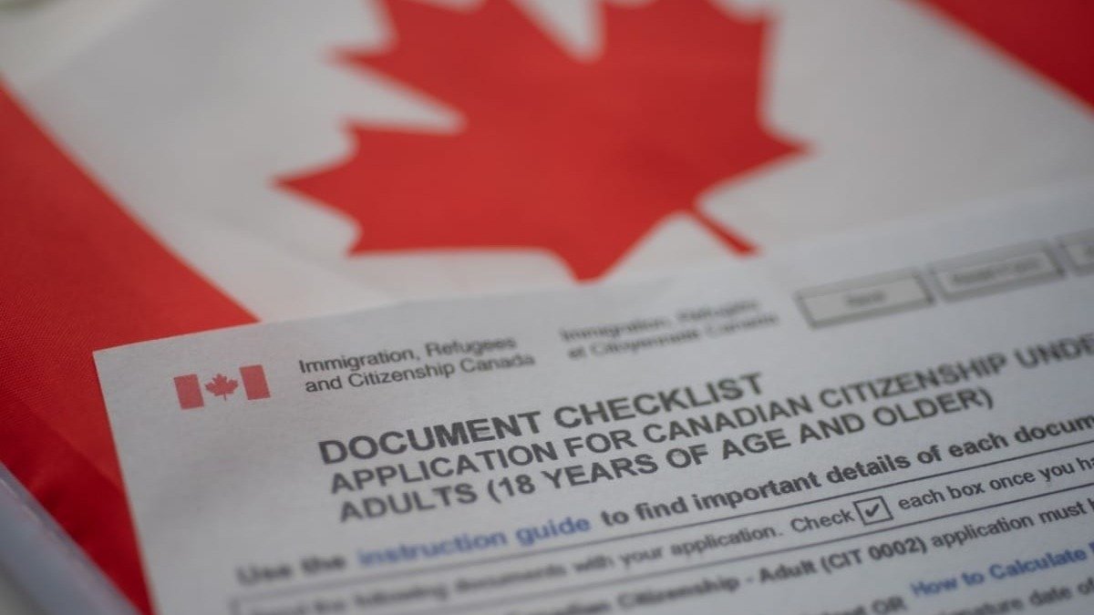 加拿大近800“僵尸移民官”16年未登录处理文件，竟有约6万份申请被分配这些人！