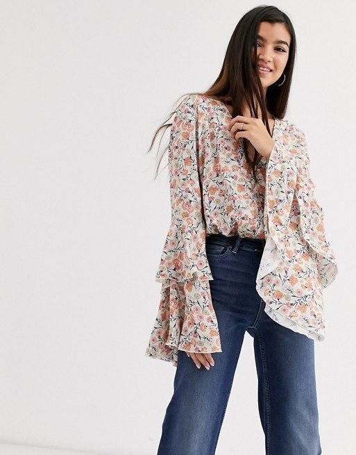 Free People – She's Dainty – Mit Blumen bedruckte Bluse mit ausgestellten Armeln | ASOS